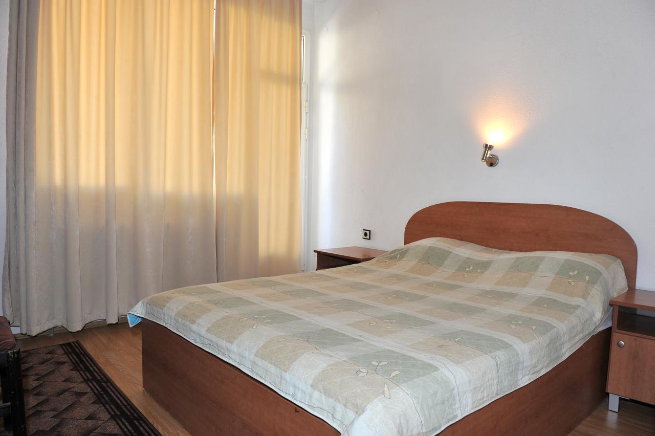 Family Hotel Blazhi Sandanski Bagian luar foto