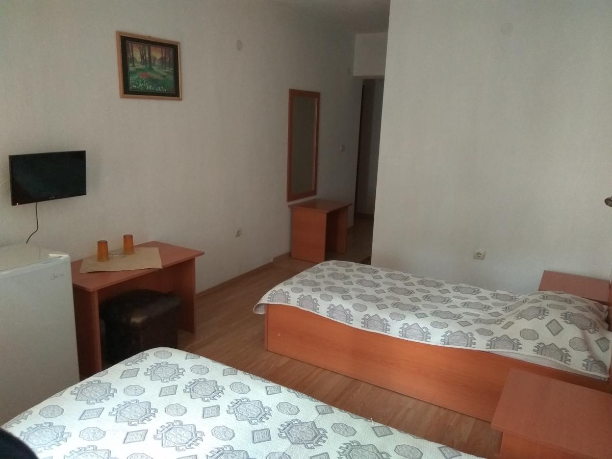 Family Hotel Blazhi Sandanski Bagian luar foto