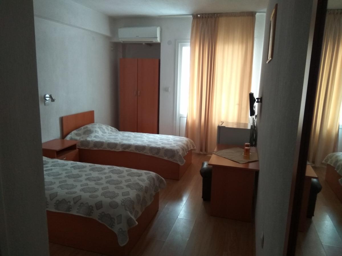 Family Hotel Blazhi Sandanski Bagian luar foto
