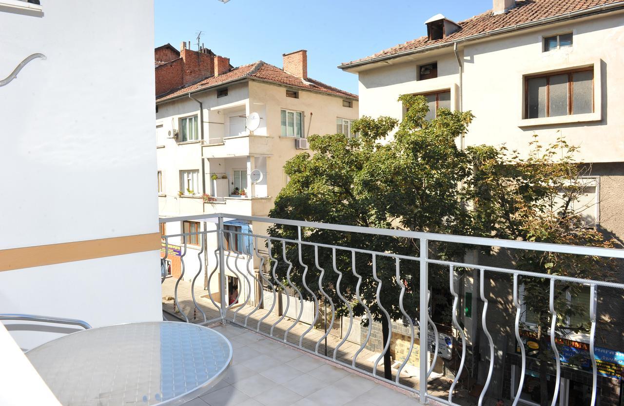 Family Hotel Blazhi Sandanski Bagian luar foto